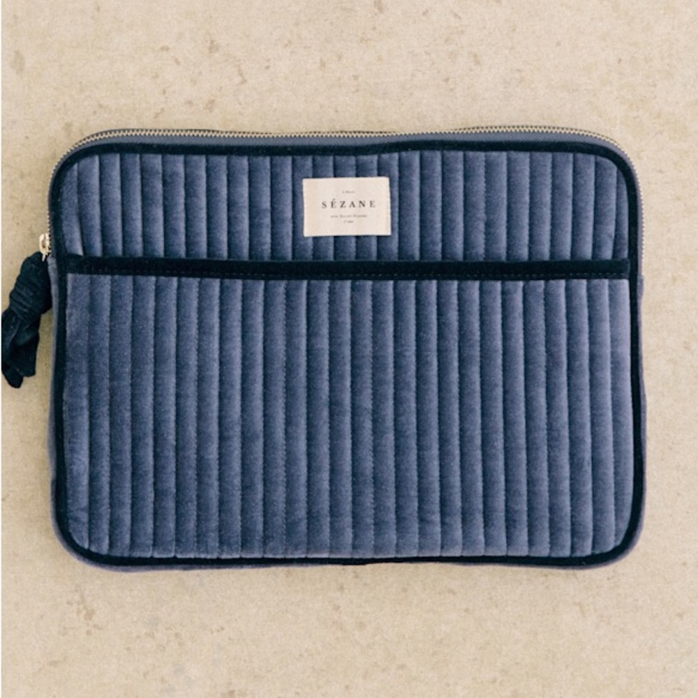 Sézane Quilted Laptop Sleeve in Blue Marine